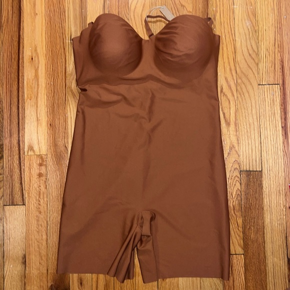 Underwire MID Thigh Bodysuit - Picture 3 of 5